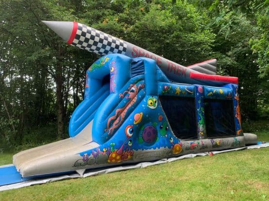 location-structure-gonflable-fusee