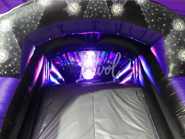 Parcours disco avec jeu de lumière et musique intégrés