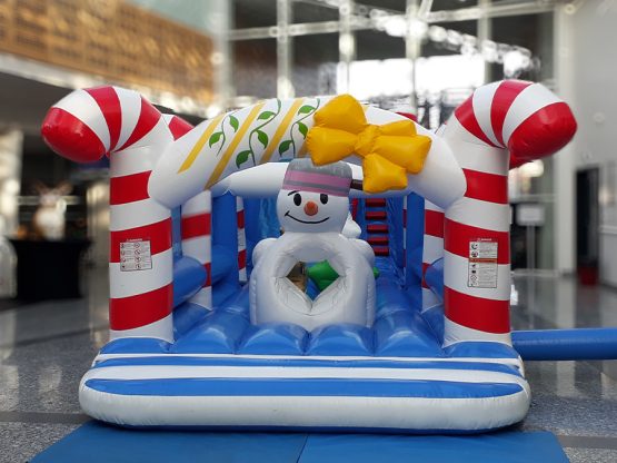 location-parcours-gonflable-de-noel