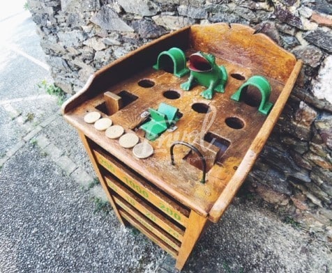 Jeu en bois de la grenouille