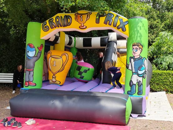 location-chateau-gonflable-grand-prix