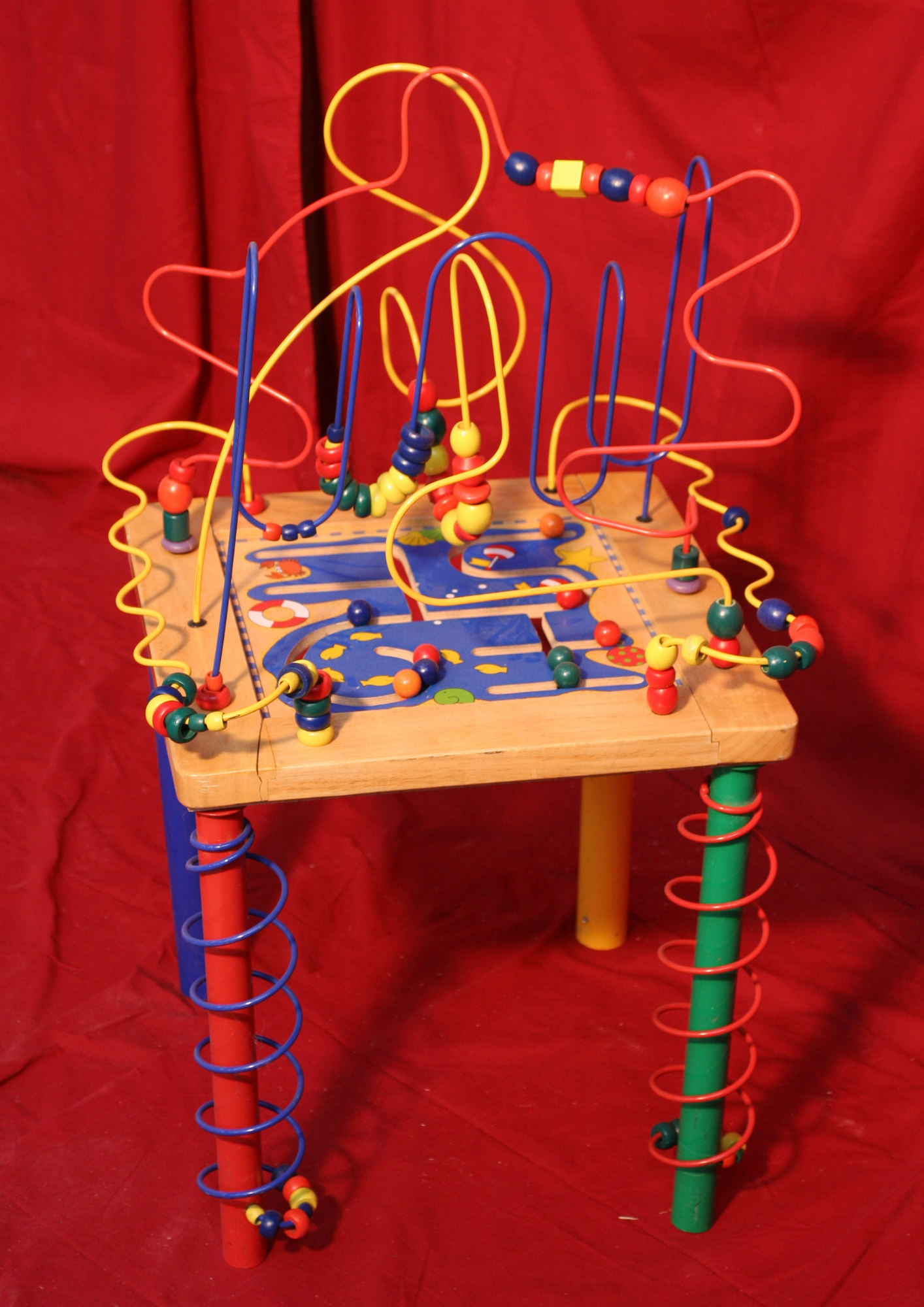 looping-baby-sur-table